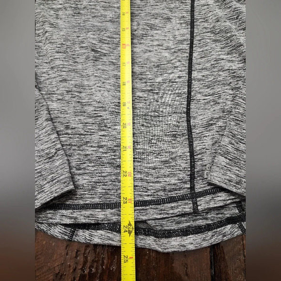 👕 Reebok 1/4 zip shirt size M in Heather gray - Picture 2 of 13